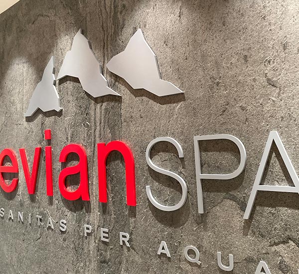 13 Logo mur pierre evianspa hr